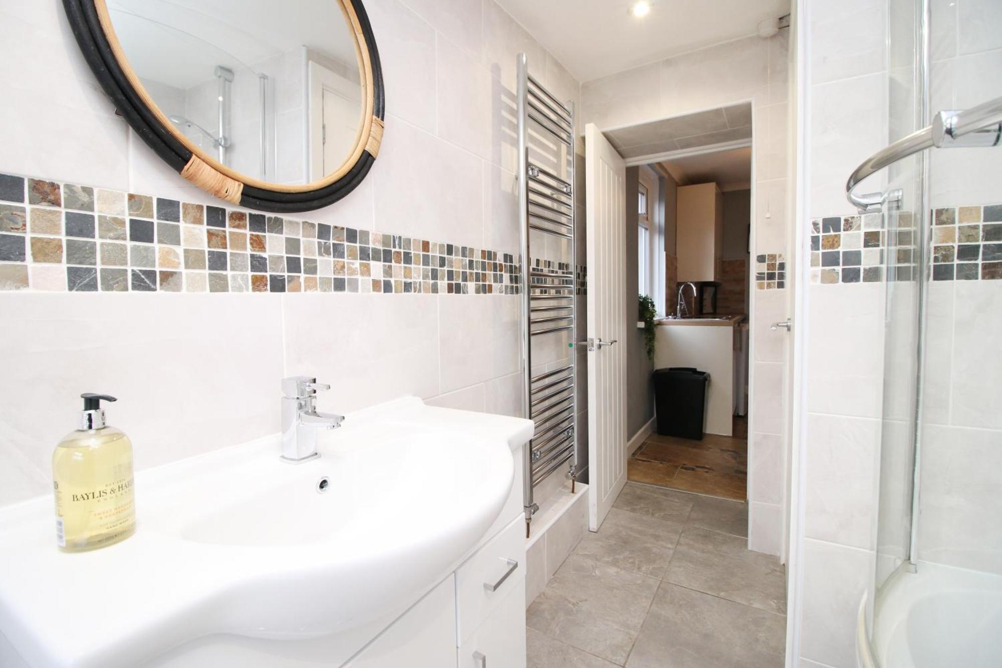 Cosy 3Br Home, Scenic Views, Ideal For Walks & Work Abertillery Екстериор снимка